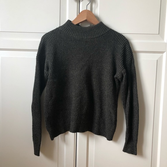 American Eagle green turtleneck